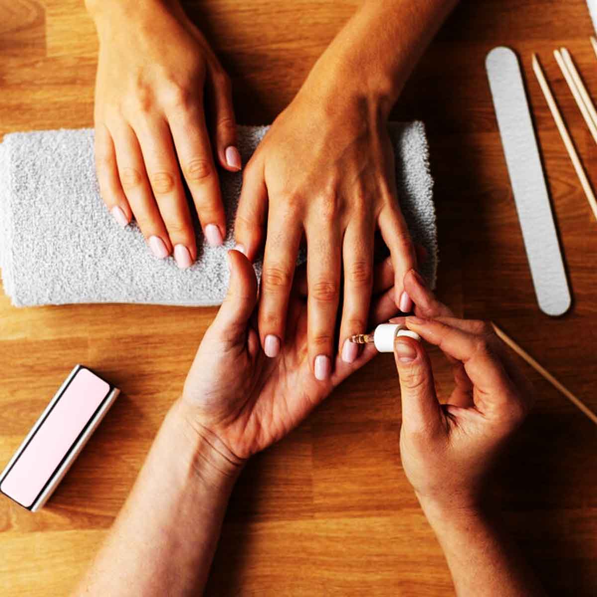 Advertising and online marketing for nail salons.